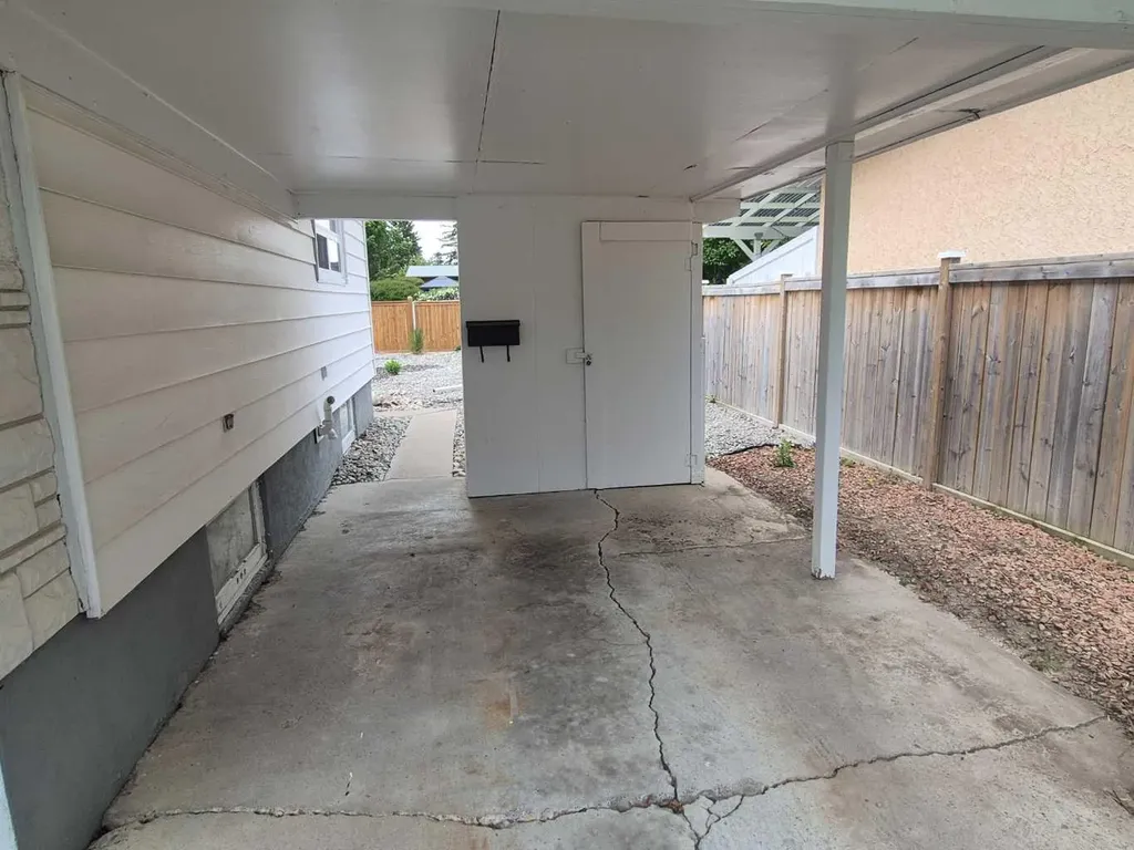 1023 29a Street S Lethbridge AB T1K 2X8