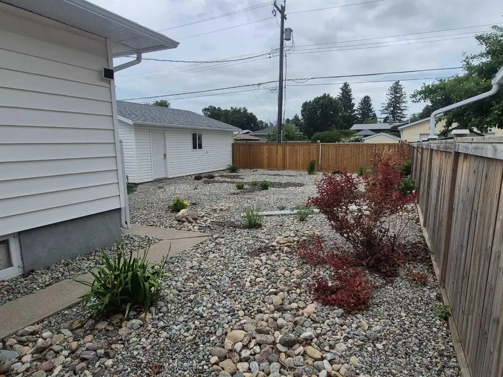 1023 29a Street S Lethbridge AB T1K 2X8