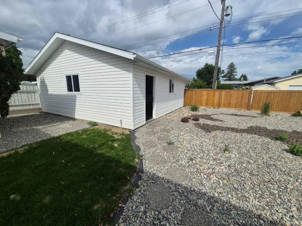 1023 29a Street S Lethbridge AB T1K 2X8