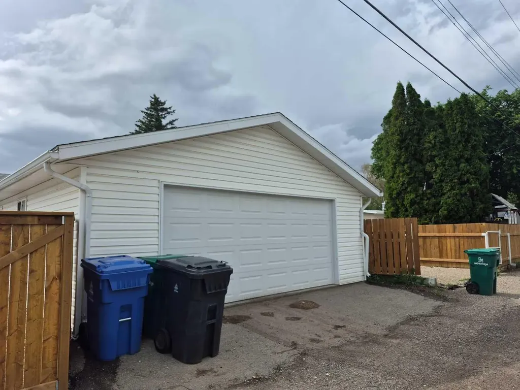 1023 29a Street S Lethbridge AB T1K 2X8
