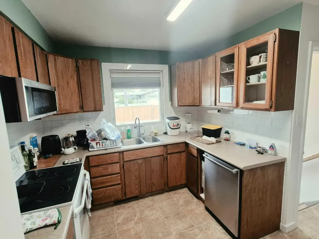 1023 29a Street S Lethbridge AB T1K 2X8