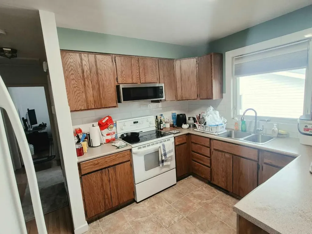 1023 29a Street S Lethbridge AB T1K 2X8