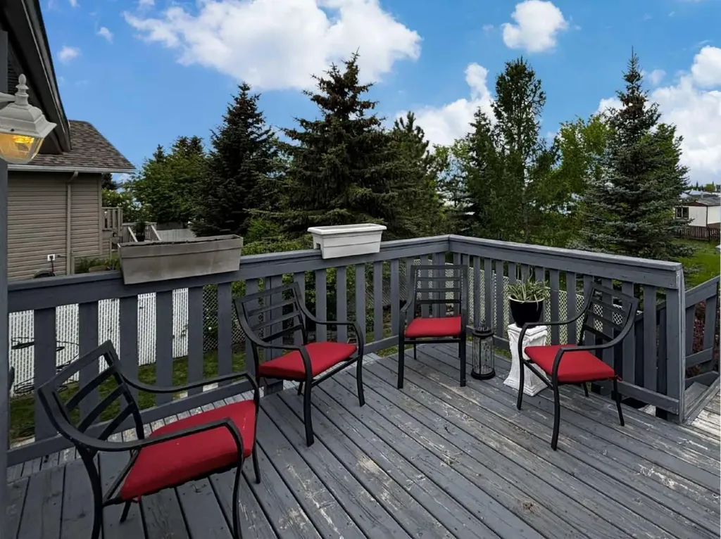 6244 Cypress Close Olds AB T4H 1M7