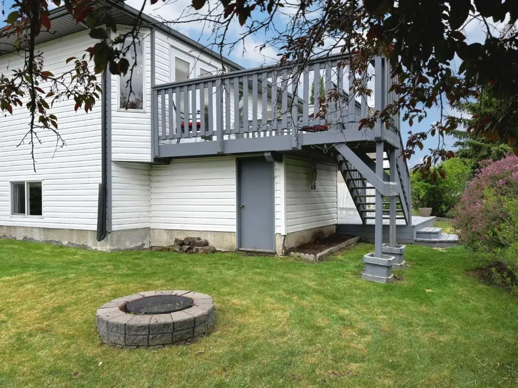 6244 Cypress Close Olds AB T4H 1M7