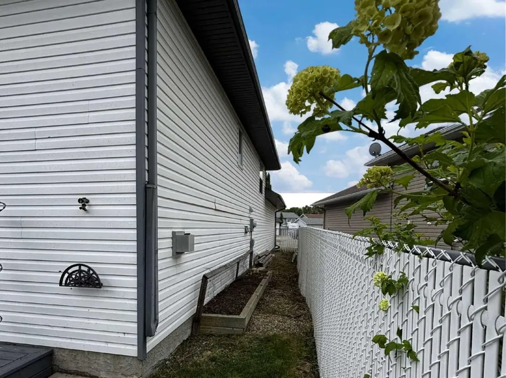 6244 Cypress Close Olds AB T4H 1M7