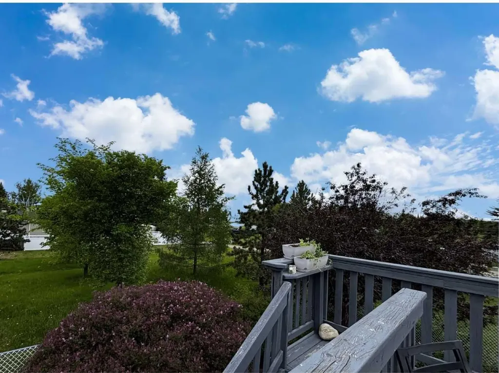6244 Cypress Close Olds AB T4H 1M7