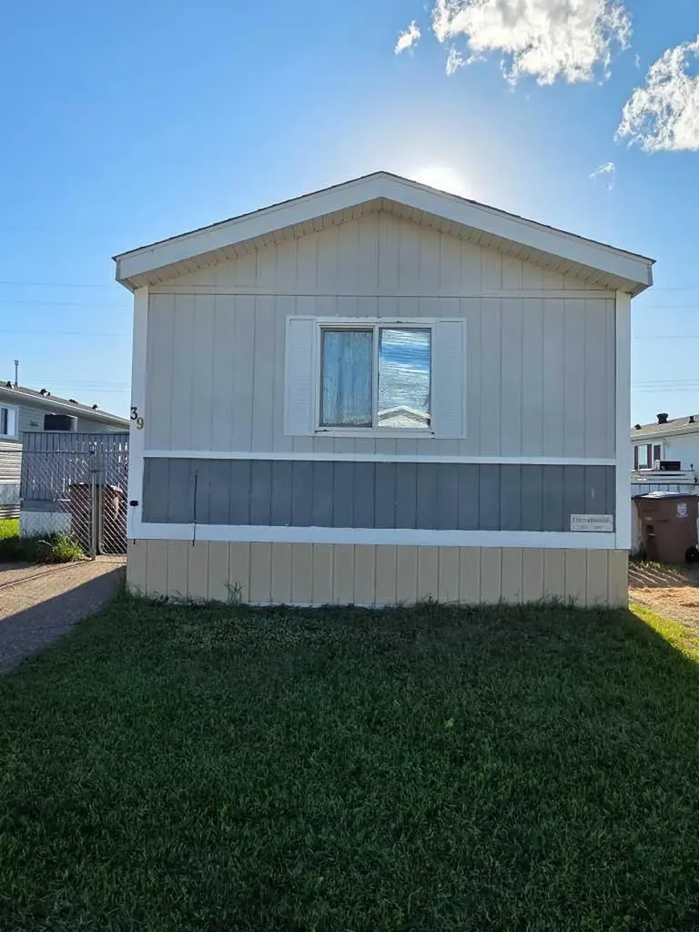 39 Maple Drive Brooks AB T1R 1J2