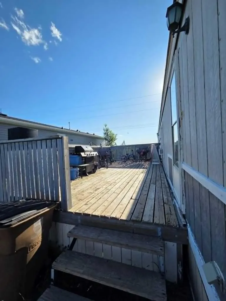 39 Maple Drive Brooks AB T1R 1J2