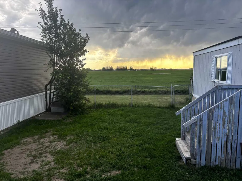 39 Maple Drive Brooks AB T1R 1J2