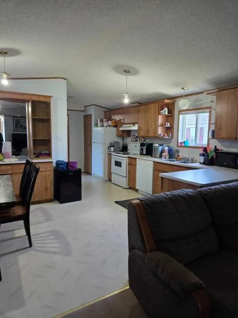 39 Maple Drive Brooks AB T1R 1J2