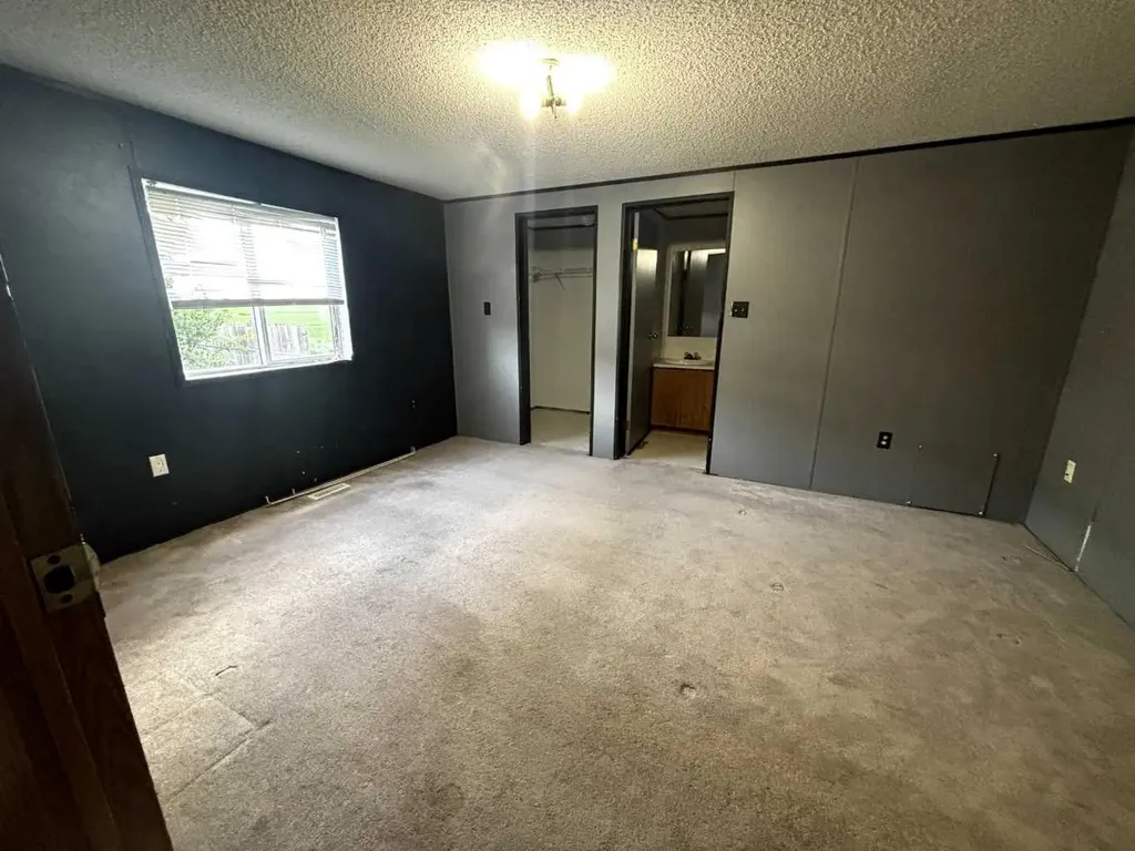 39 Maple Drive Brooks AB T1R 1J2