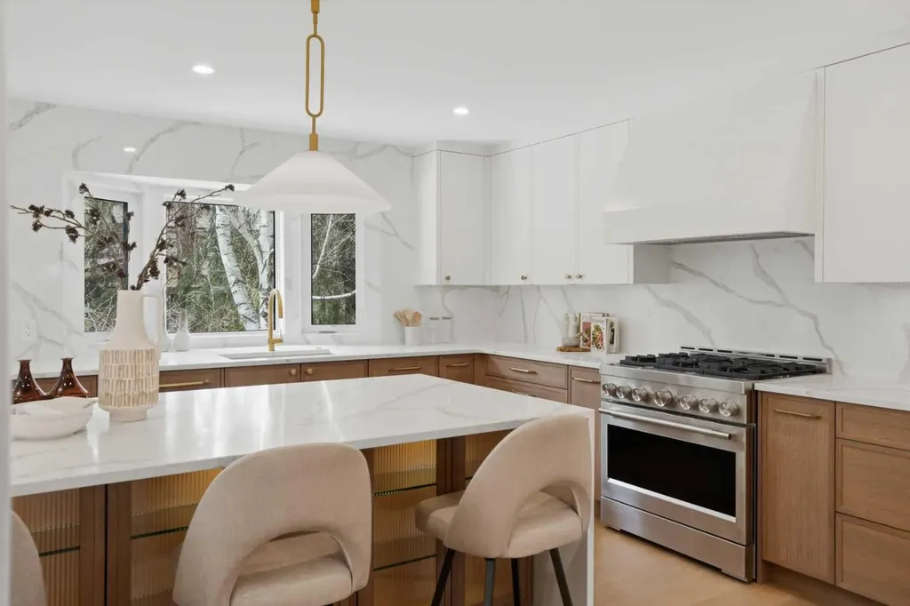 119 Canterville Road SW Calgary AB T2W 4R2