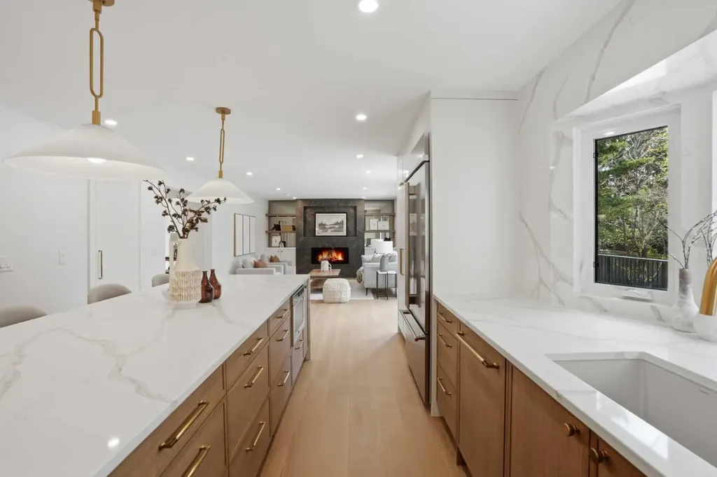119 Canterville Road SW Calgary AB T2W 4R2