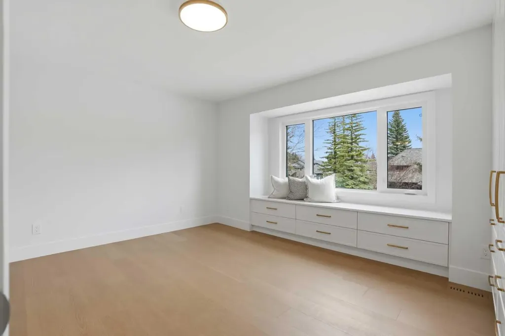 119 Canterville Road SW Calgary AB T2W 4R2