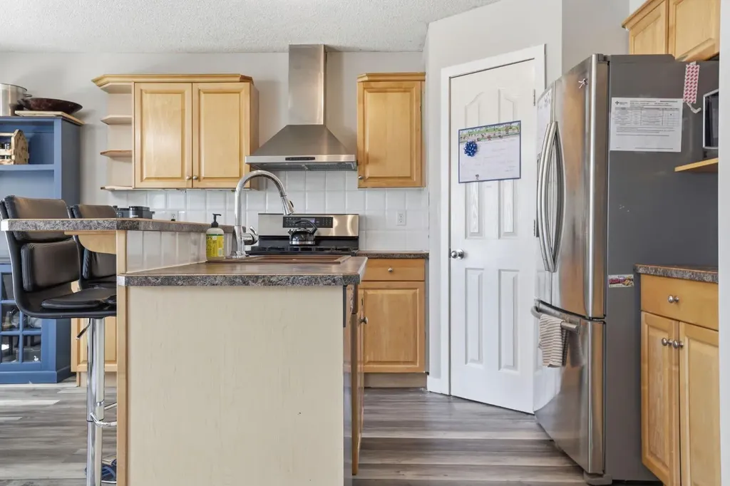 134 Prestwick Landing SE Calgary AB T2Z 3S4