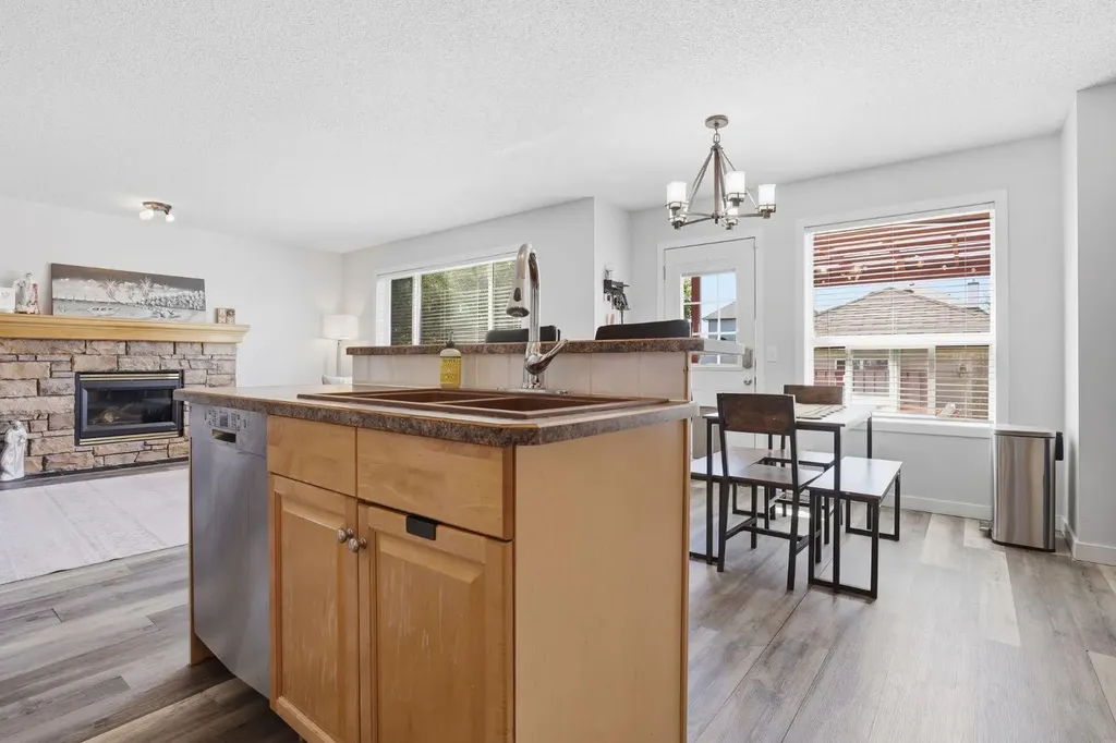 134 Prestwick Landing SE Calgary AB T2Z 3S4