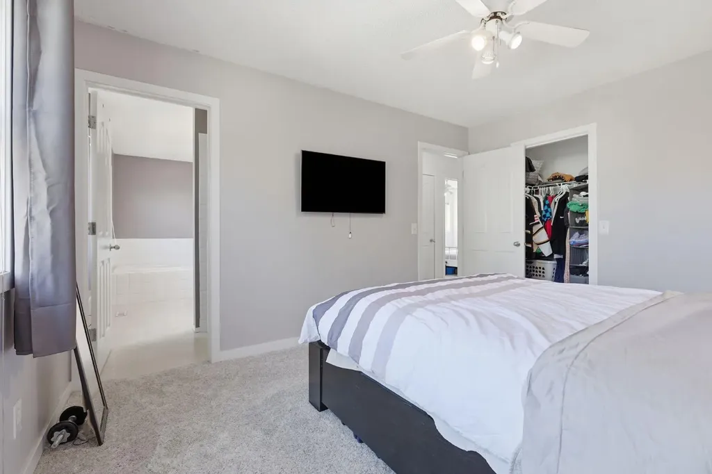 134 Prestwick Landing SE Calgary AB T2Z 3S4