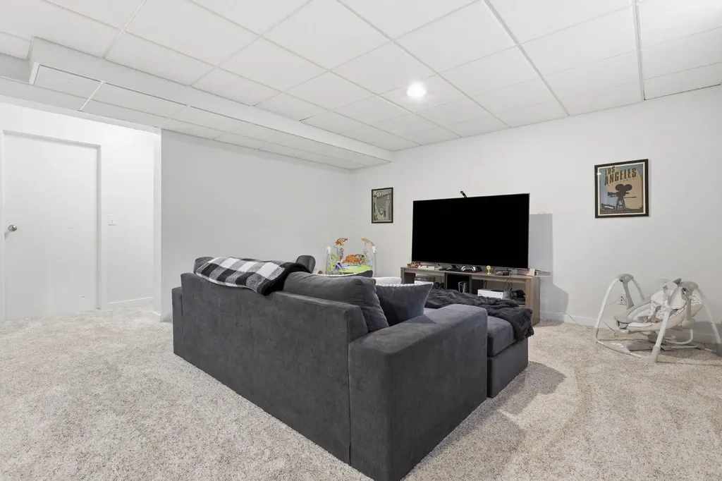 134 Prestwick Landing SE Calgary AB T2Z 3S4
