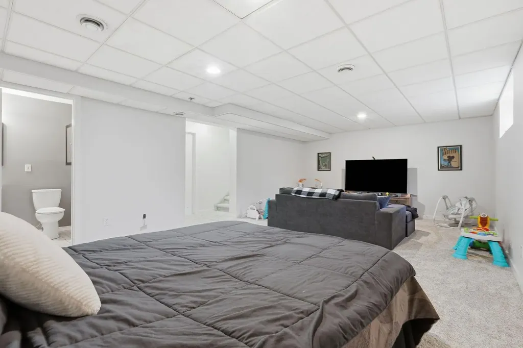 134 Prestwick Landing SE Calgary AB T2Z 3S4