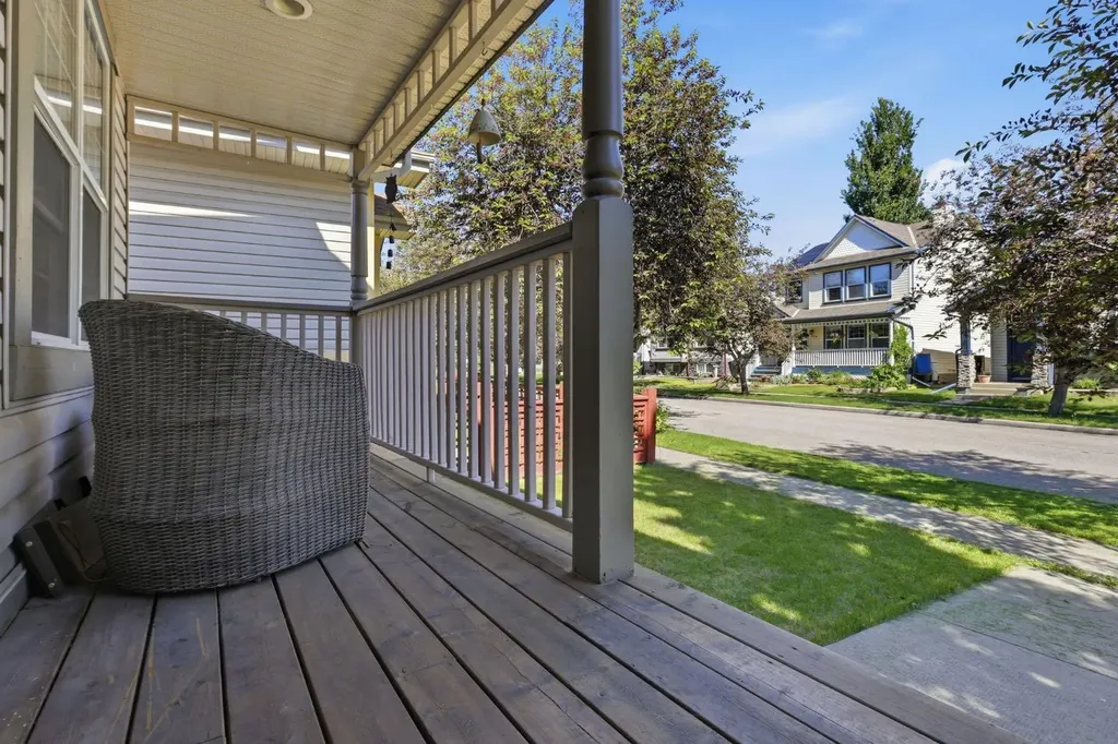 134 Prestwick Landing SE Calgary AB T2Z 3S4