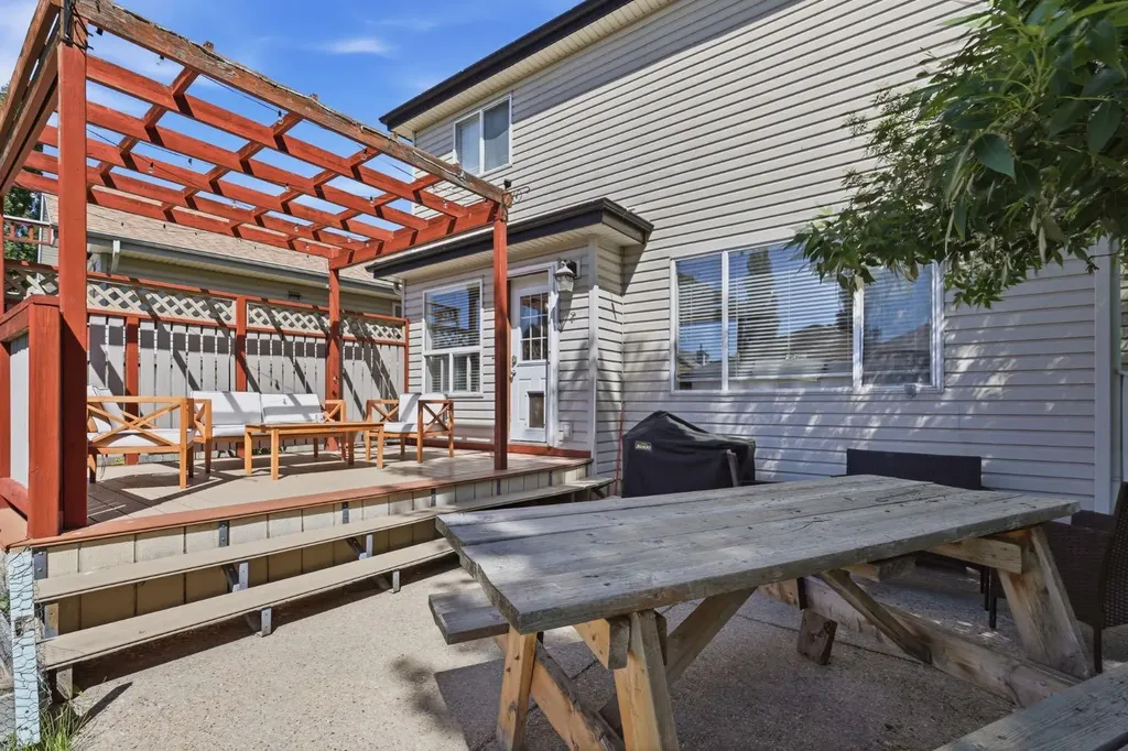 134 Prestwick Landing SE Calgary AB T2Z 3S4