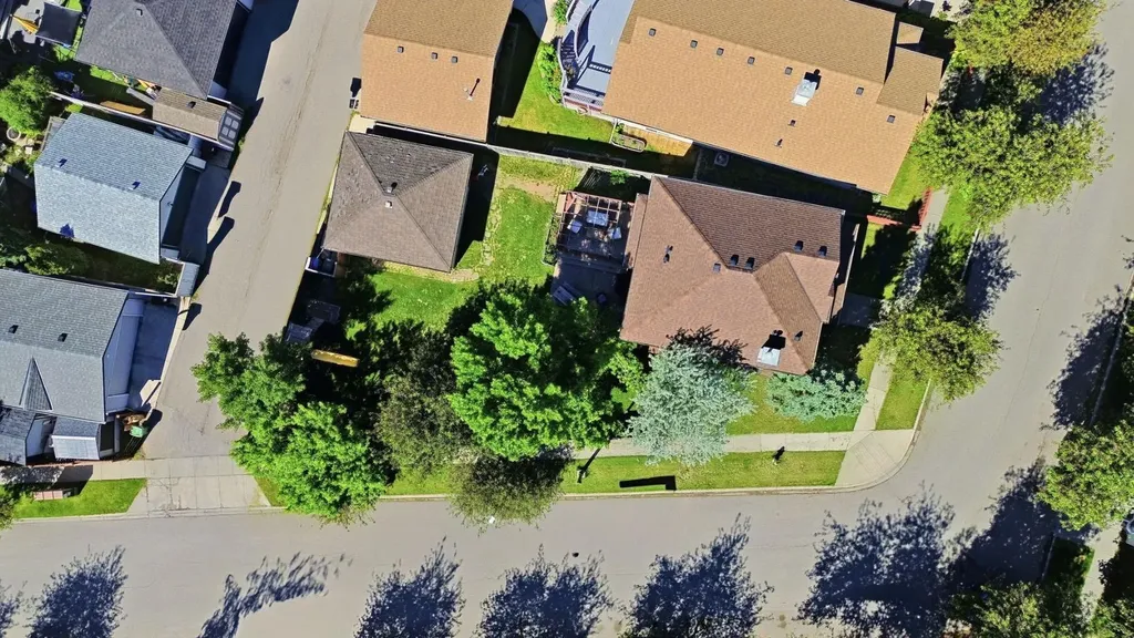 134 Prestwick Landing SE Calgary AB T2Z 3S4