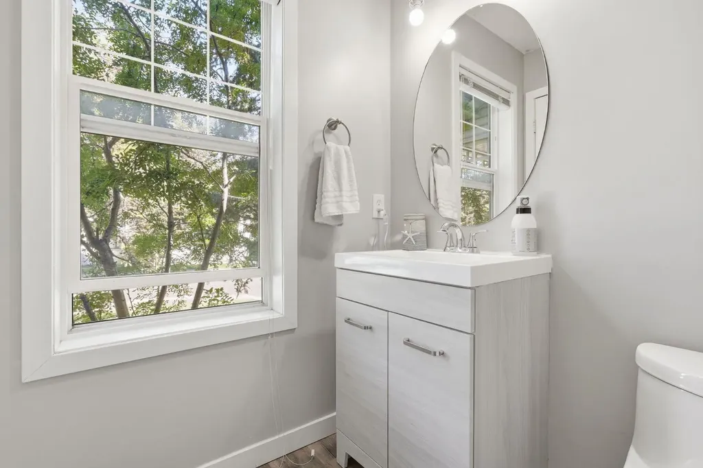 134 Prestwick Landing SE Calgary AB T2Z 3S4