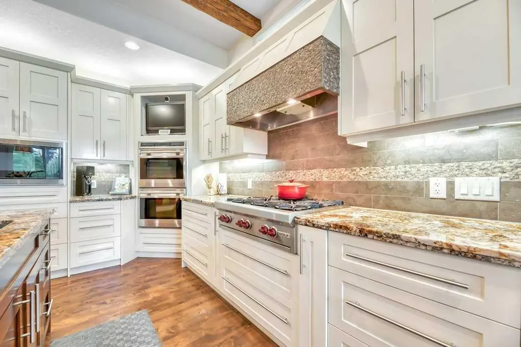 377 Evergreen Circle SW Calgary AB T2Y 0B8