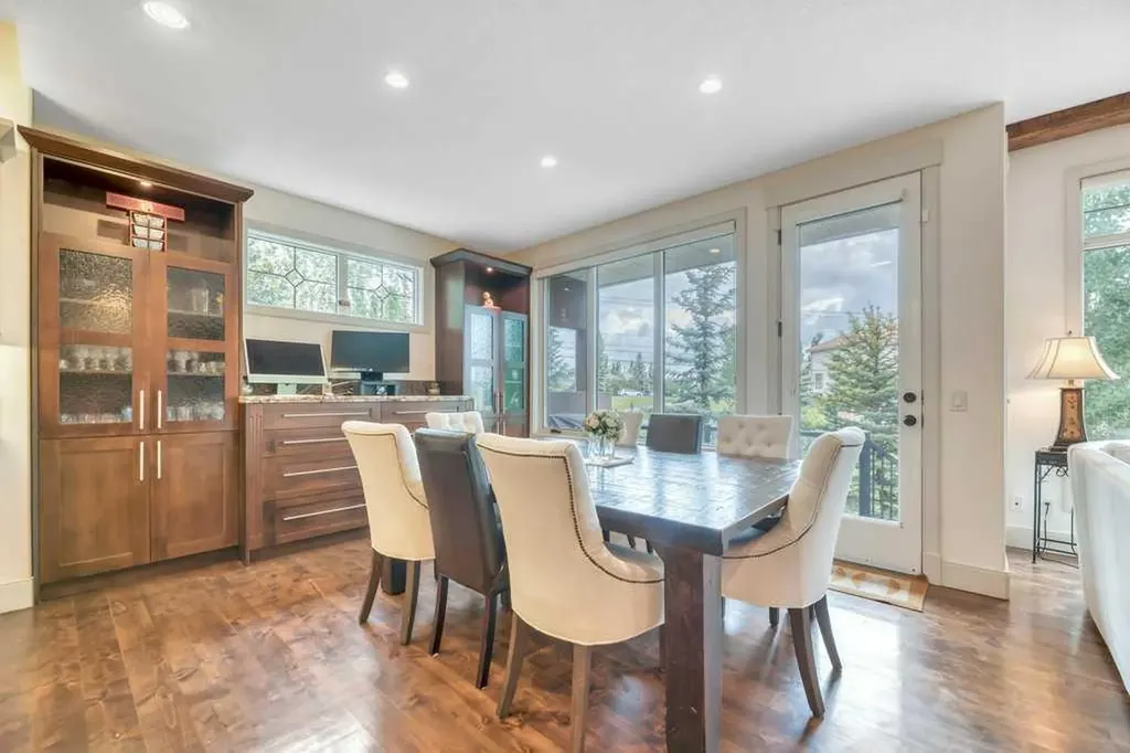 377 Evergreen Circle SW Calgary AB T2Y 0B8