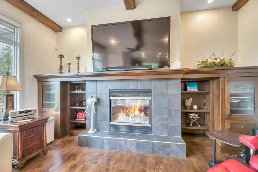 377 Evergreen Circle SW Calgary AB T2Y 0B8