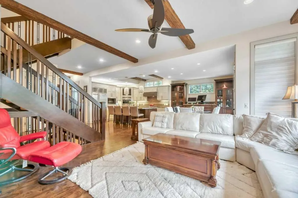 377 Evergreen Circle SW Calgary AB T2Y 0B8