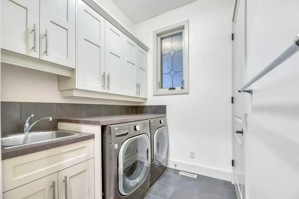 377 Evergreen Circle SW Calgary AB T2Y 0B8