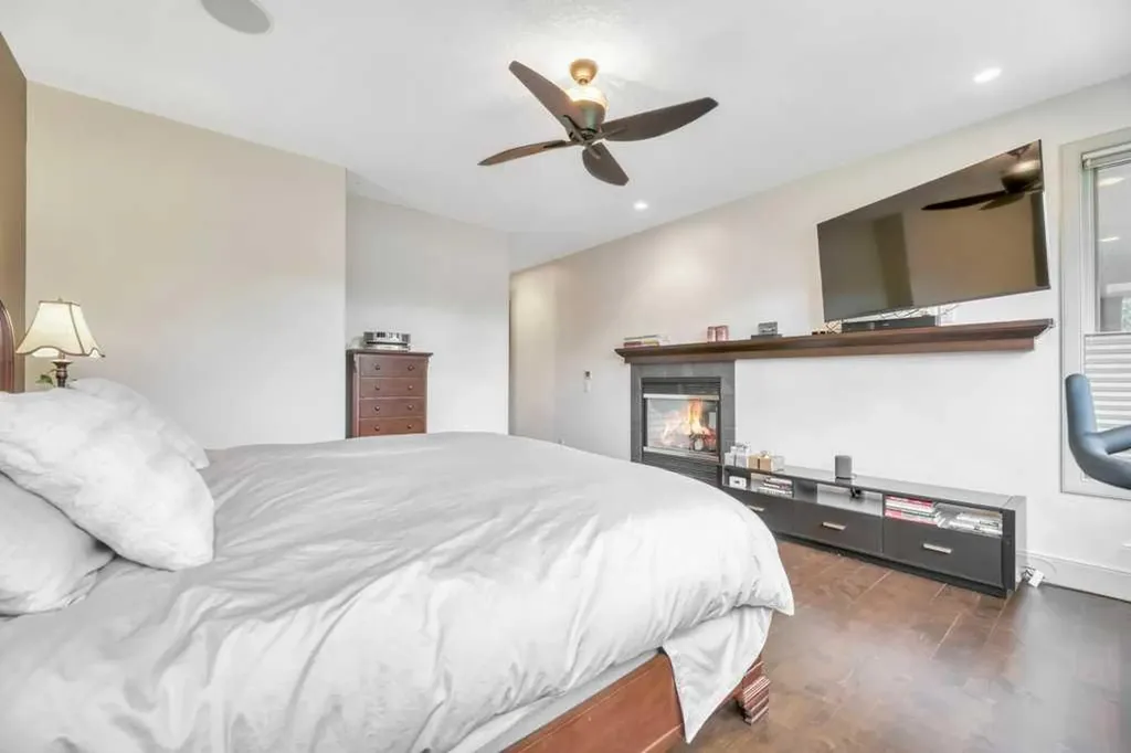 377 Evergreen Circle SW Calgary AB T2Y 0B8