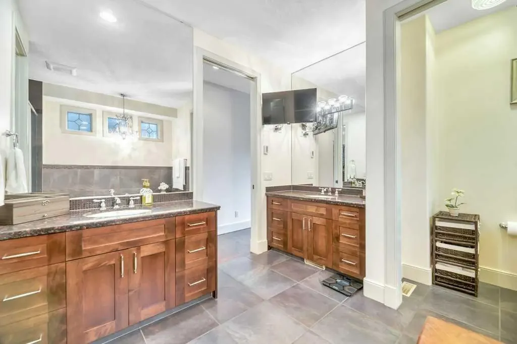 377 Evergreen Circle SW Calgary AB T2Y 0B8