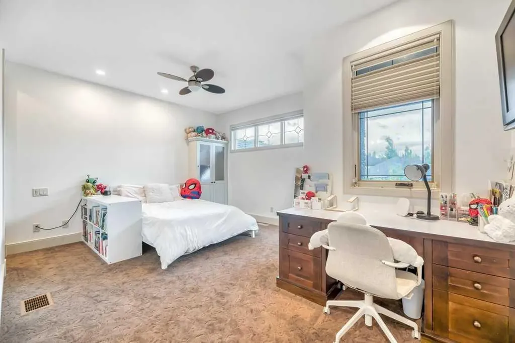377 Evergreen Circle SW Calgary AB T2Y 0B8