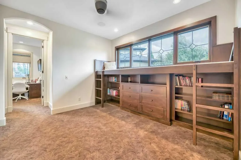 377 Evergreen Circle SW Calgary AB T2Y 0B8