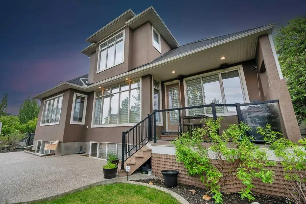 377 Evergreen Circle SW Calgary AB T2Y 0B8