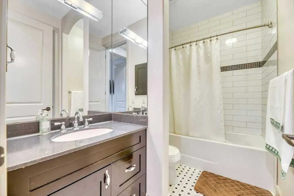 377 Evergreen Circle SW Calgary AB T2Y 0B8