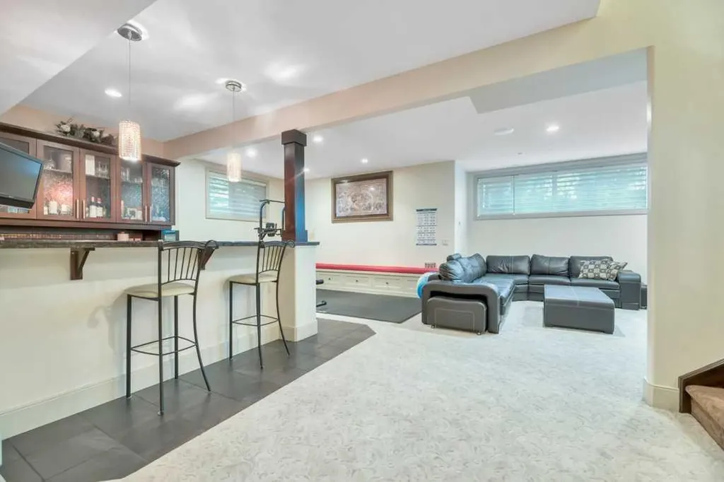 377 Evergreen Circle SW Calgary AB T2Y 0B8