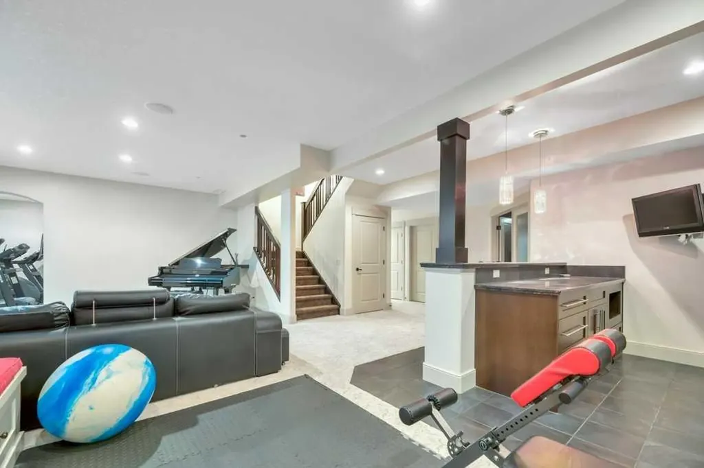 377 Evergreen Circle SW Calgary AB T2Y 0B8