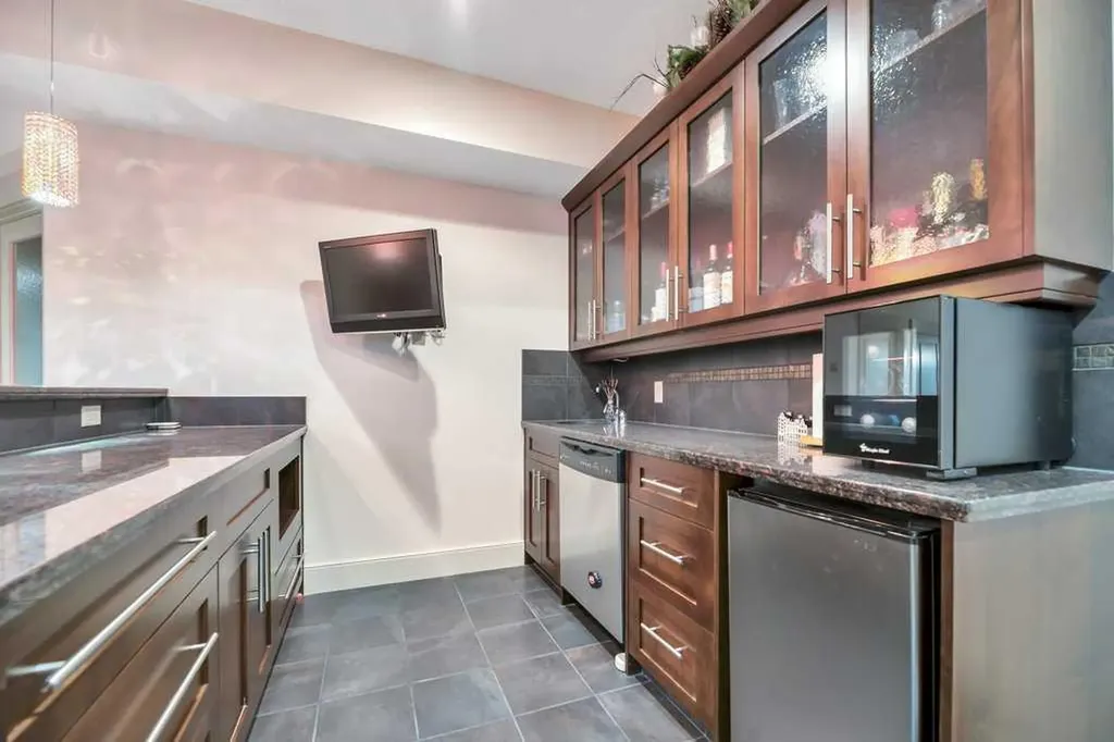 377 Evergreen Circle SW Calgary AB T2Y 0B8