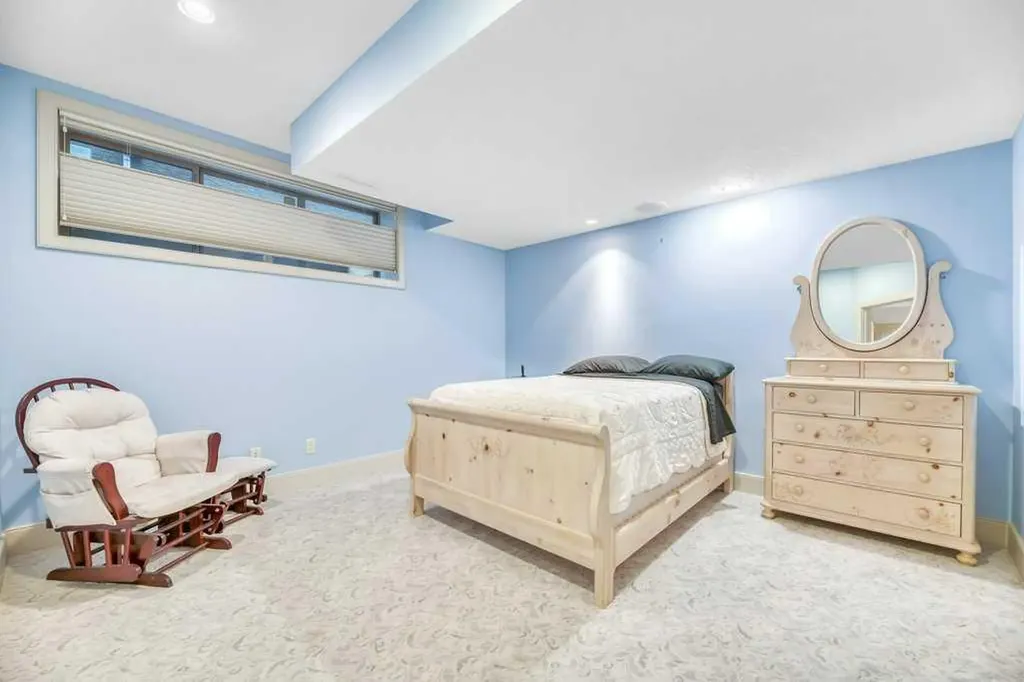 377 Evergreen Circle SW Calgary AB T2Y 0B8