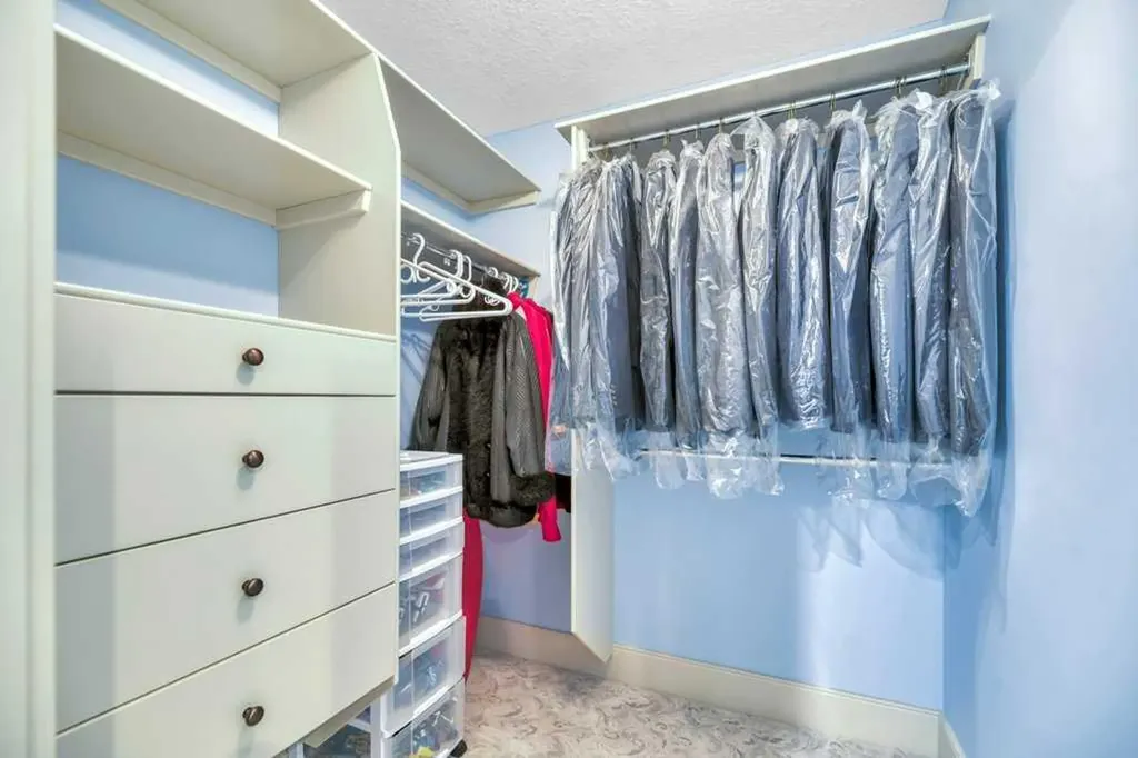 377 Evergreen Circle SW Calgary AB T2Y 0B8