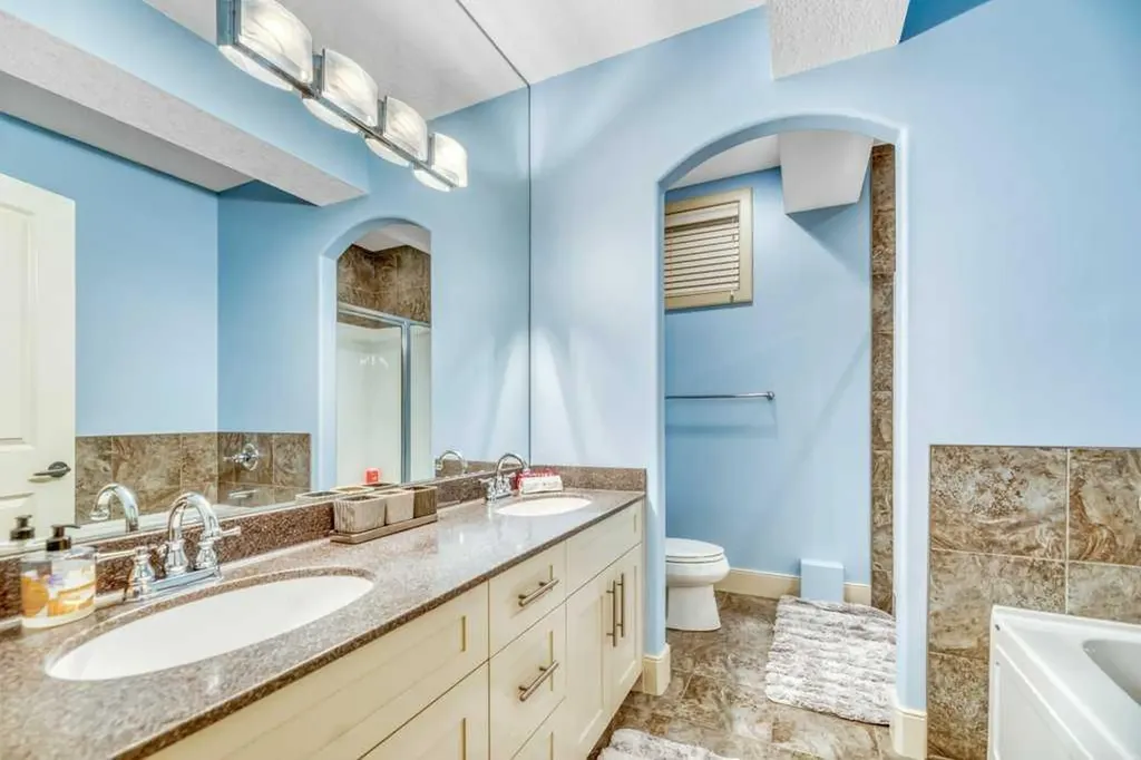 377 Evergreen Circle SW Calgary AB T2Y 0B8
