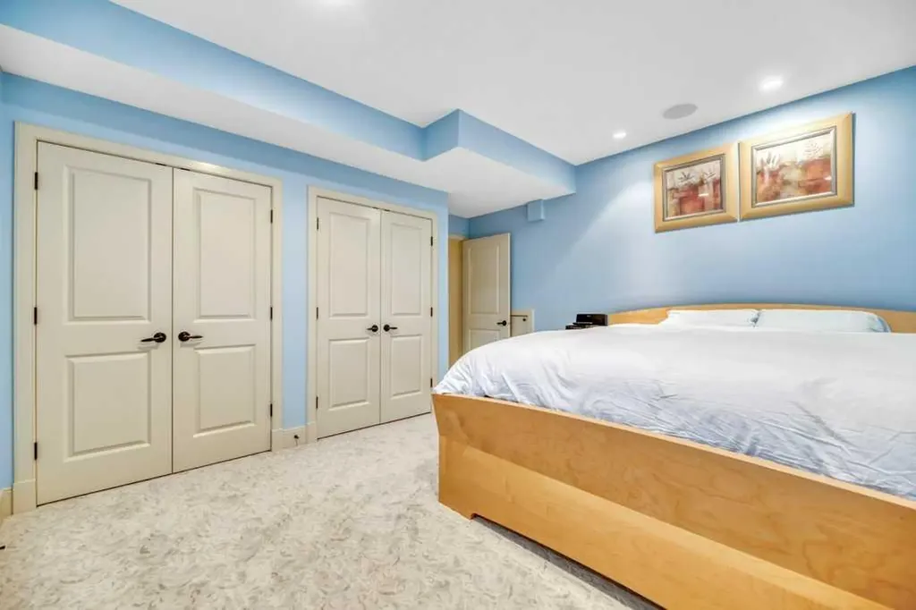 377 Evergreen Circle SW Calgary AB T2Y 0B8