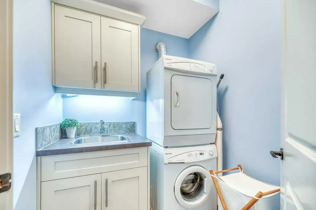 377 Evergreen Circle SW Calgary AB T2Y 0B8