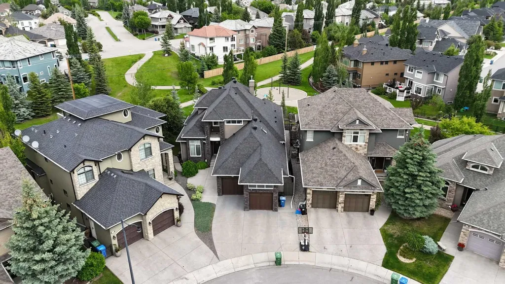377 Evergreen Circle SW Calgary AB T2Y 0B8