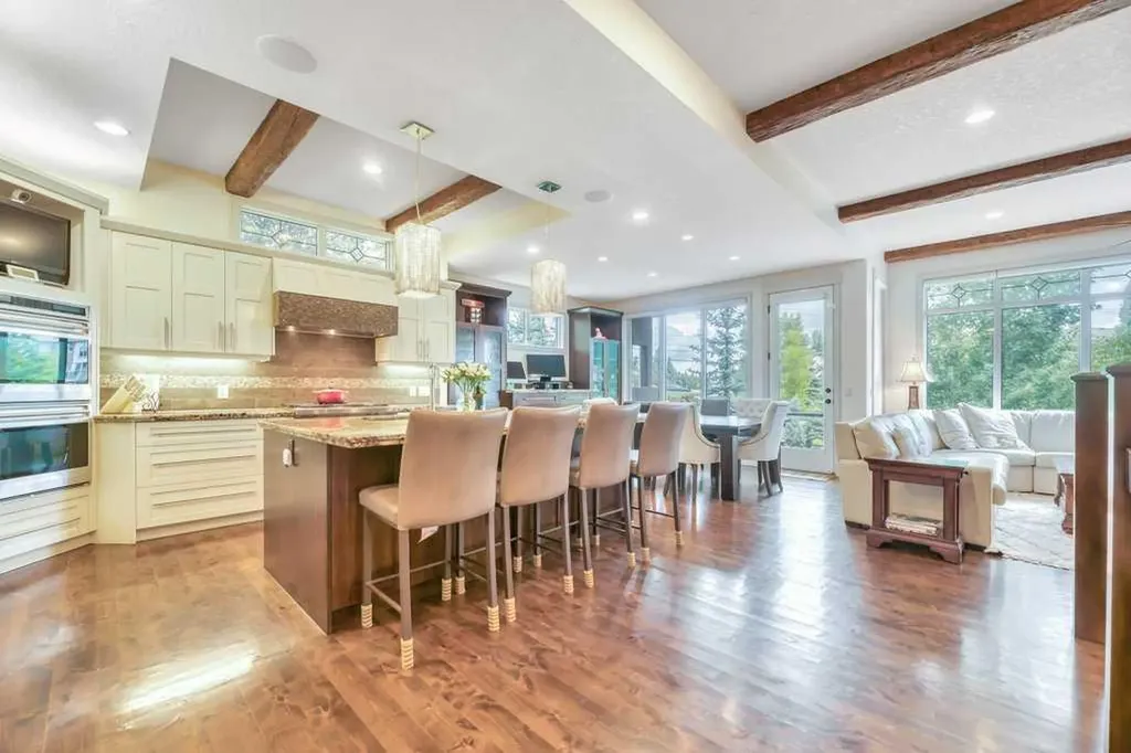 377 Evergreen Circle SW Calgary AB T2Y 0B8