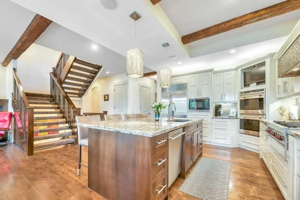 377 Evergreen Circle SW Calgary AB T2Y 0B8