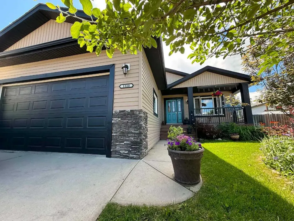 1220 21 Street Bowden AB T0M 0K0